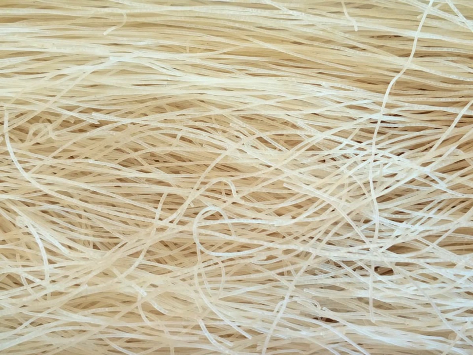 Dried cream-white rice vermicelli strands spread out