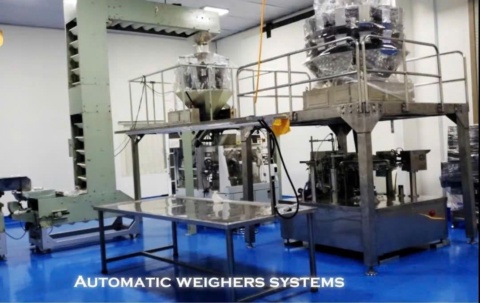 Dây chuyền cân định lượng và đóng gói tự động bằng inox, có chữ Automatic weighers systems